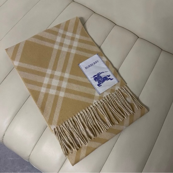 Burberry Tan and Cream Check Scarf - Picture 6 of 6